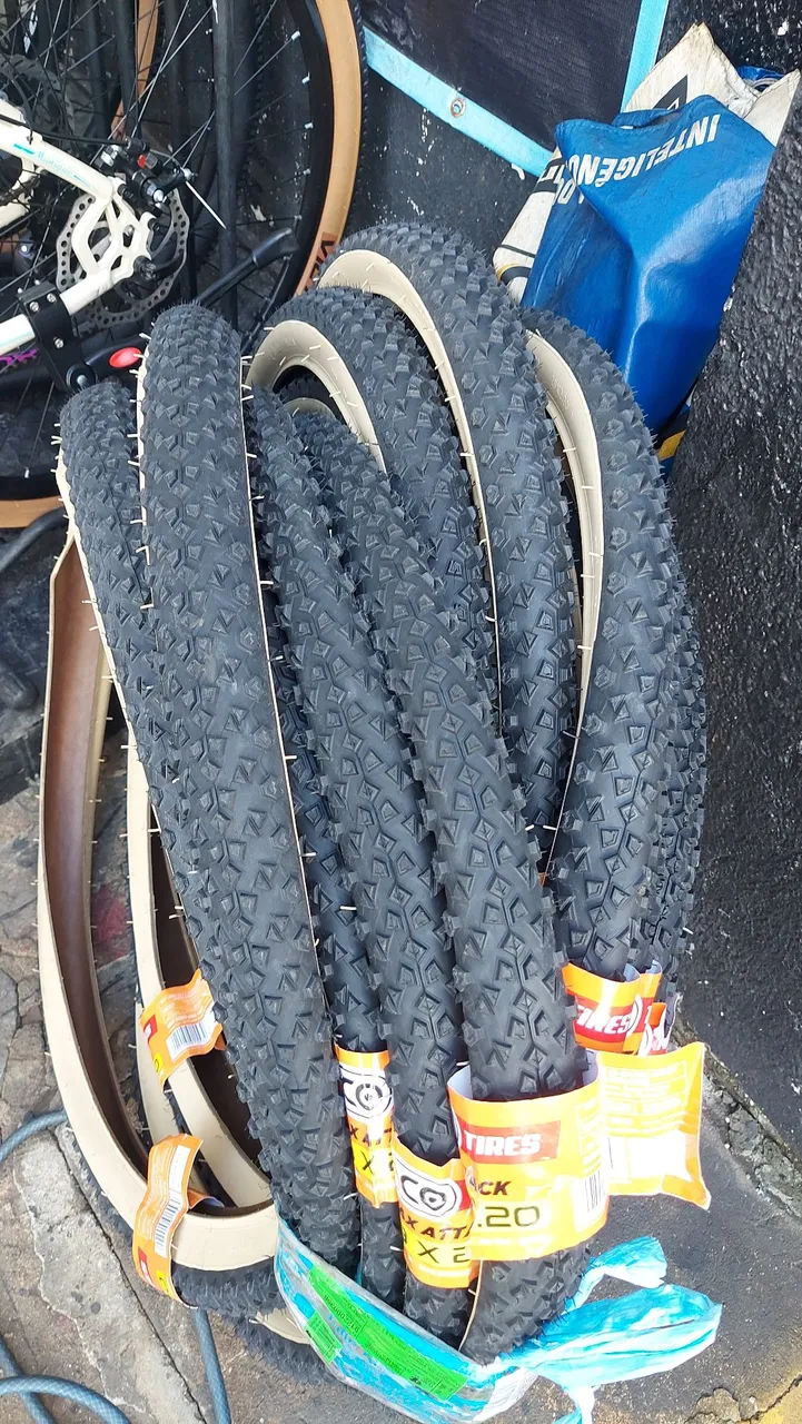 Pneu para Bicicleta aro 29 - Faixa Lateral