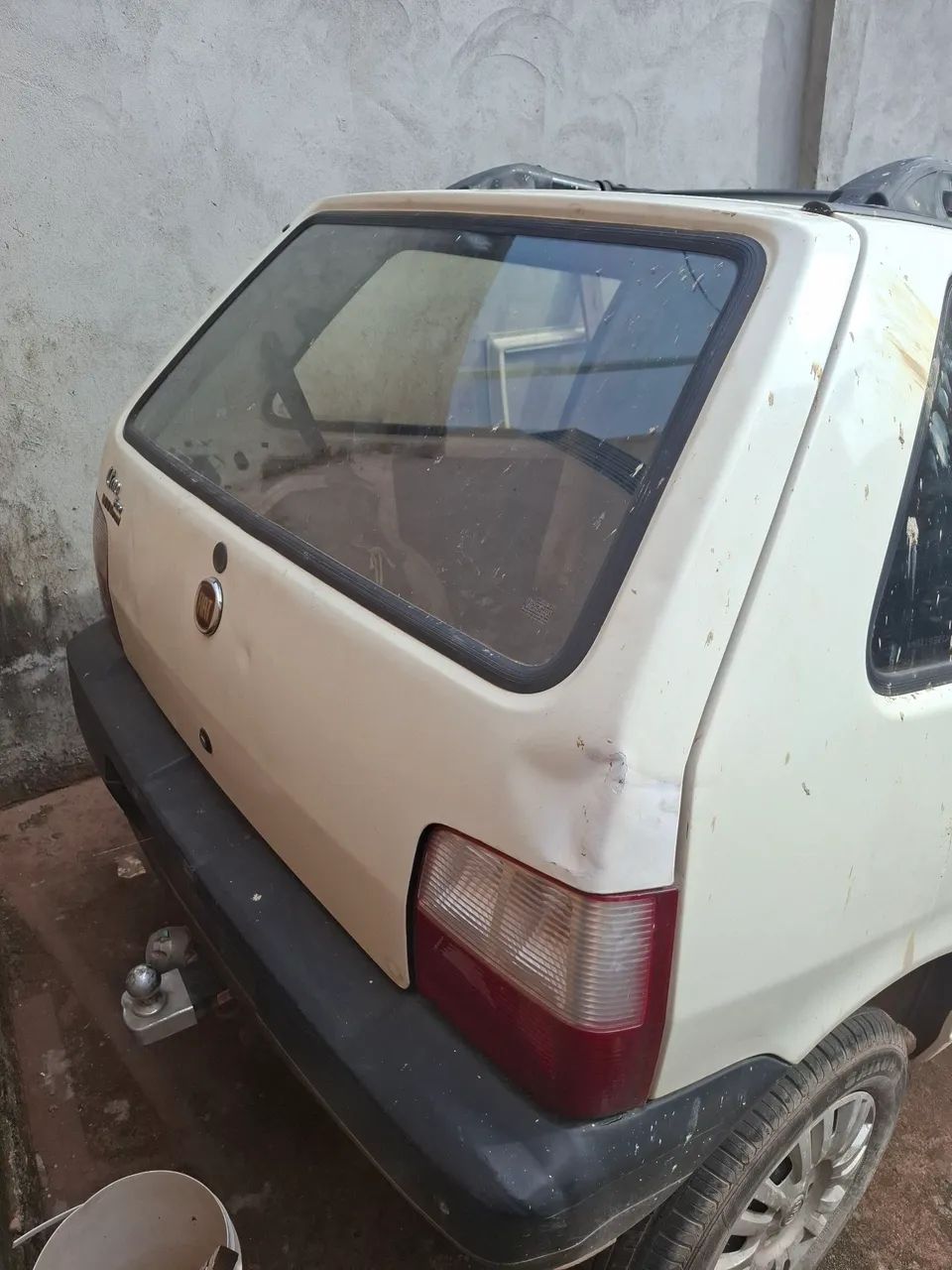 Vendo traseira do uno quadradinho