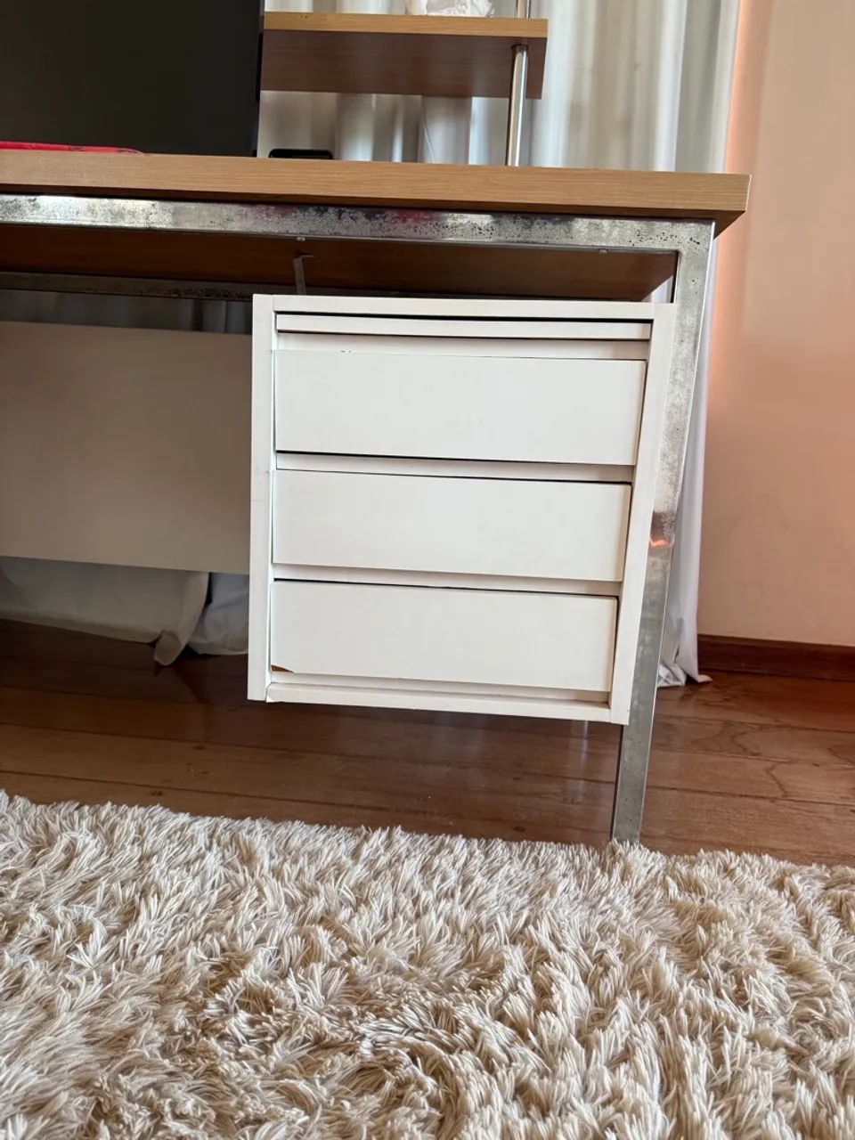 Mesa de Escritório Completa com Prateleira e Gavetas - Foto 2
