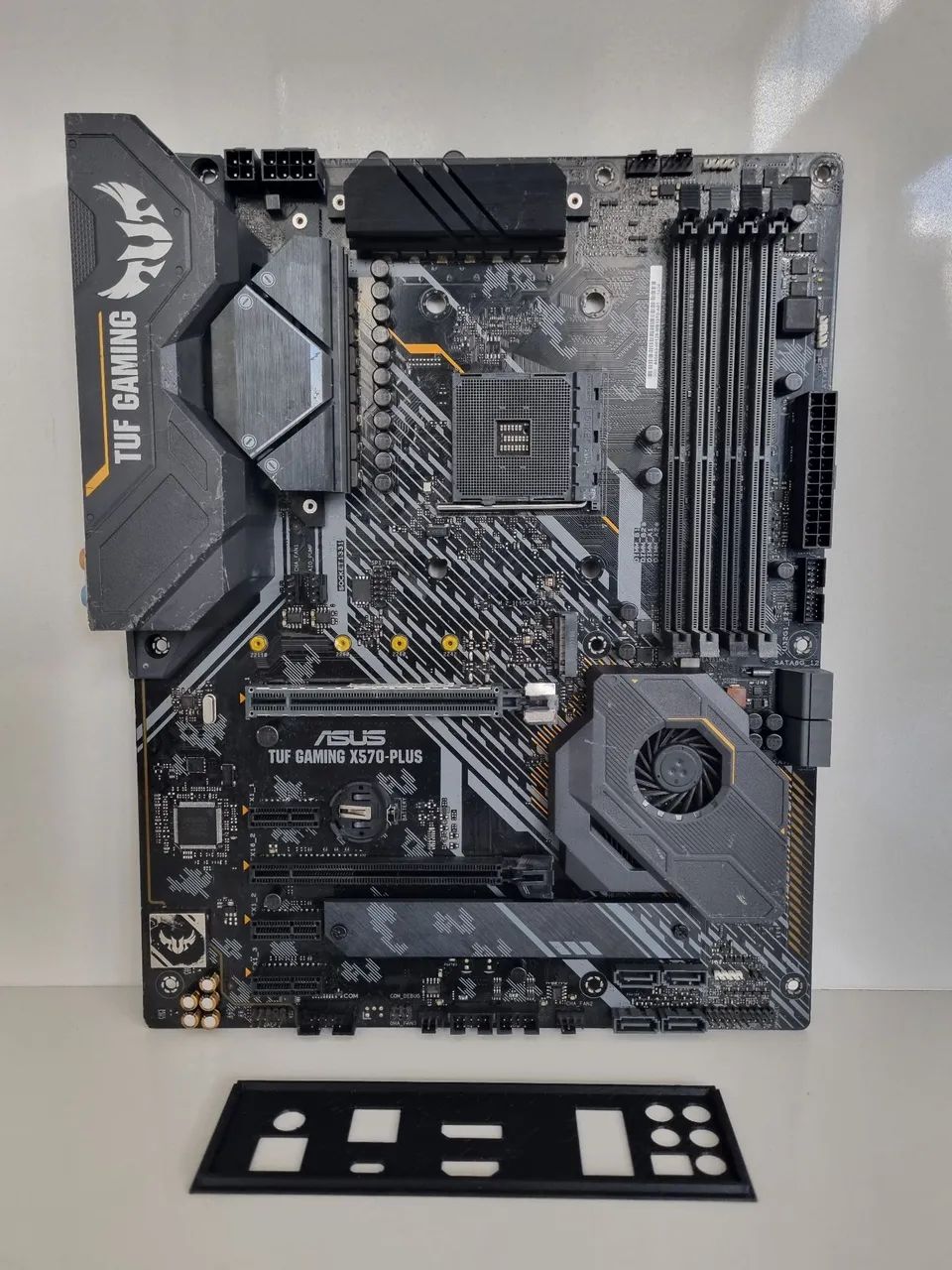 Placa-Mãe AM4 ASUS TUF GAMING X570-PLUS *LED DRAM*