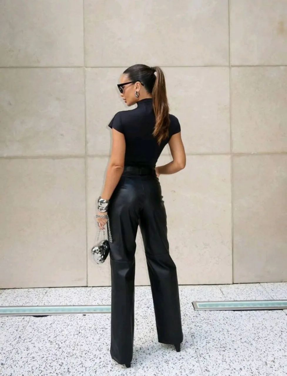 Calça de Couro Feminina Preta - Foto 2