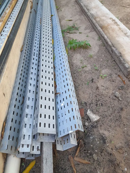 Canaletas galvanizada para passagem de fiação elétrica