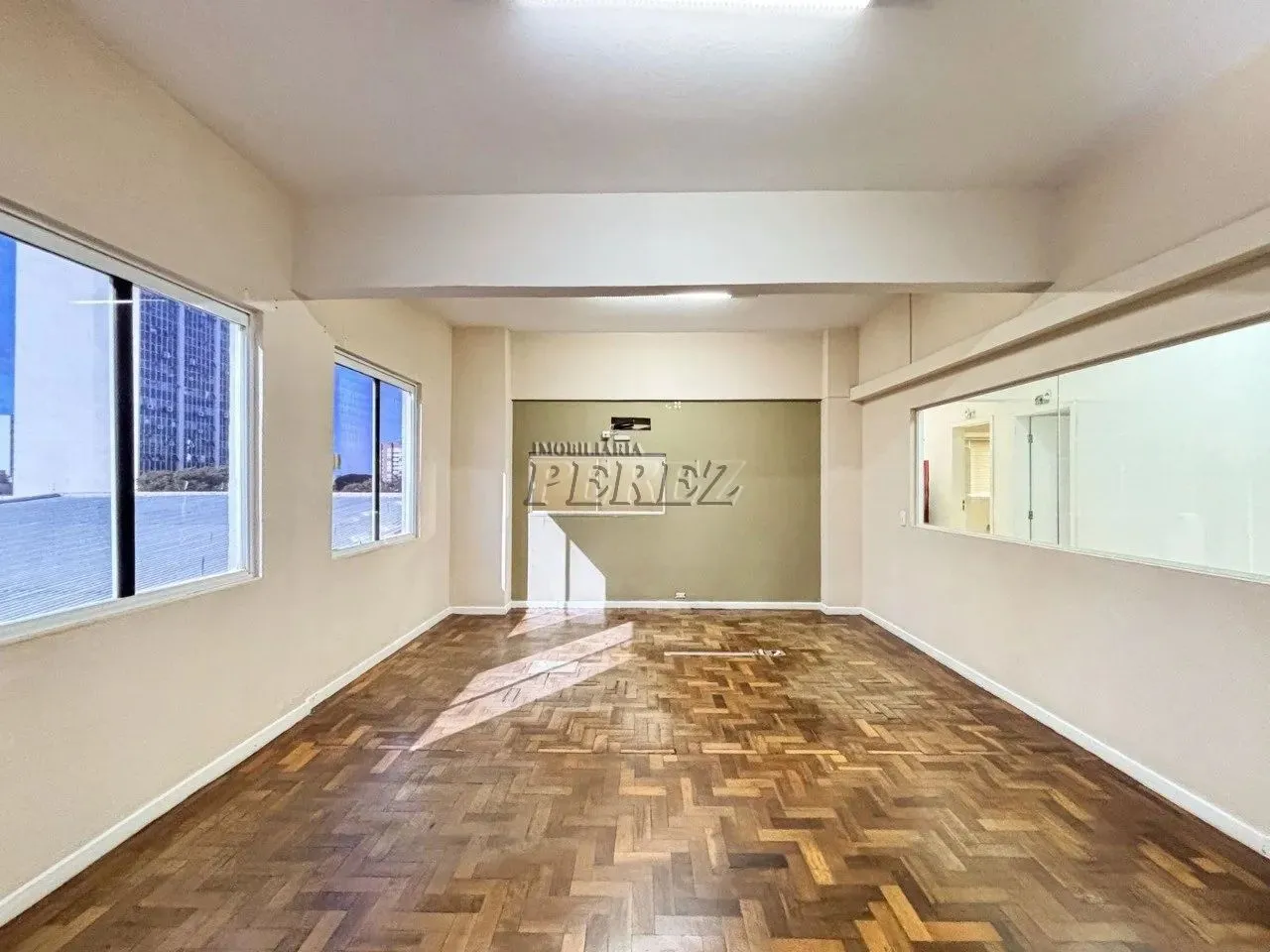 Sala para alugar no calçadão de Londrina.