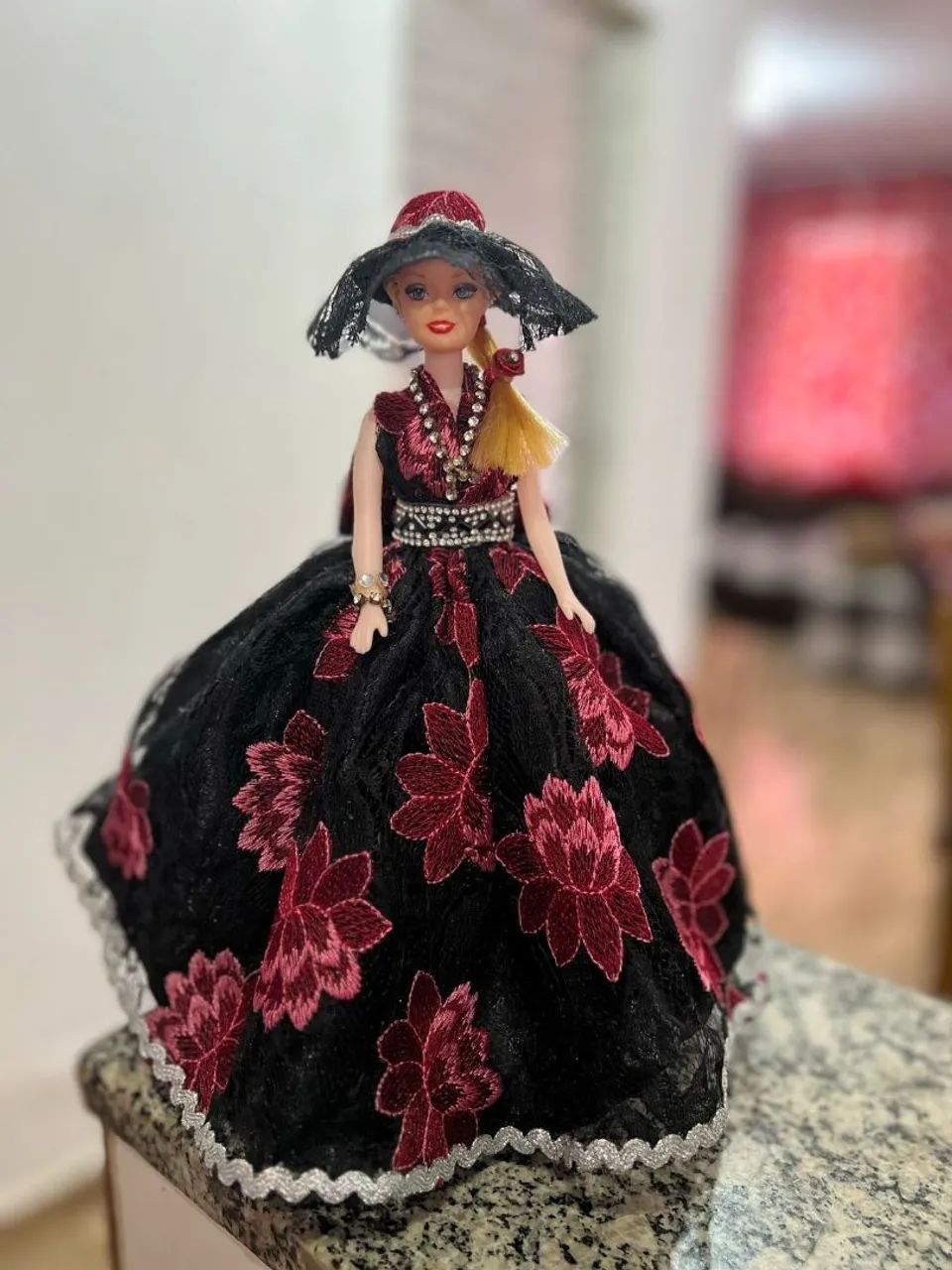 Boneca Barbie em vestido de festa - Foto 6