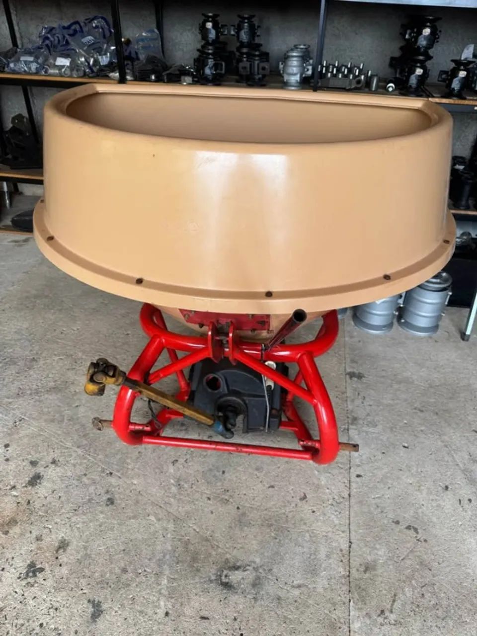 Distribuidor de calcario e adubo Vicon Pendular - Foto 6