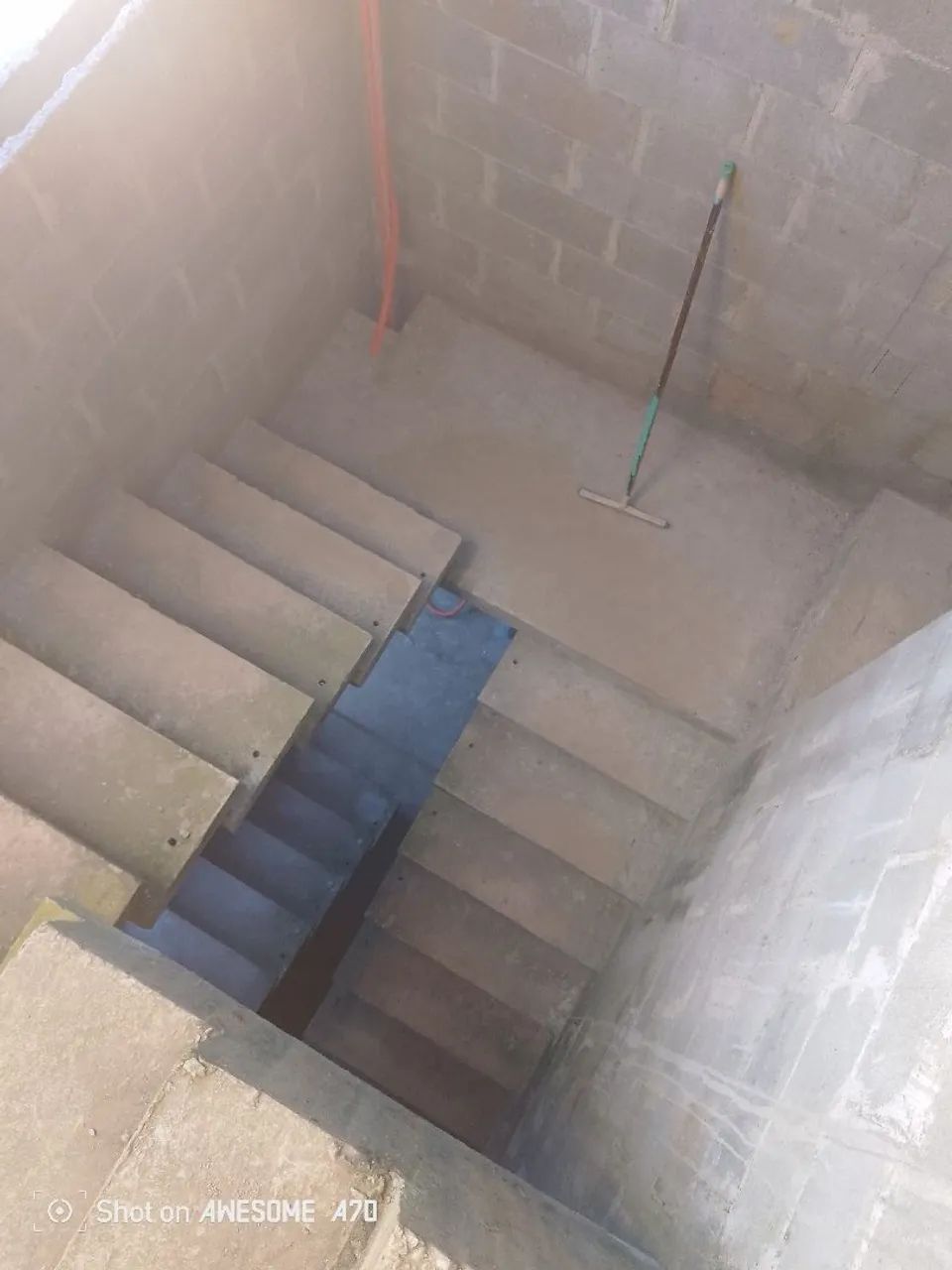 Vendo ou troco barracão industrial com 5 kitnet  - Foto 2