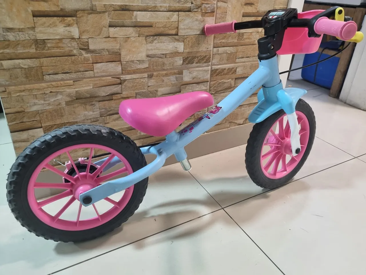 Bicicleta de equilíbrio infantil rosa e azul