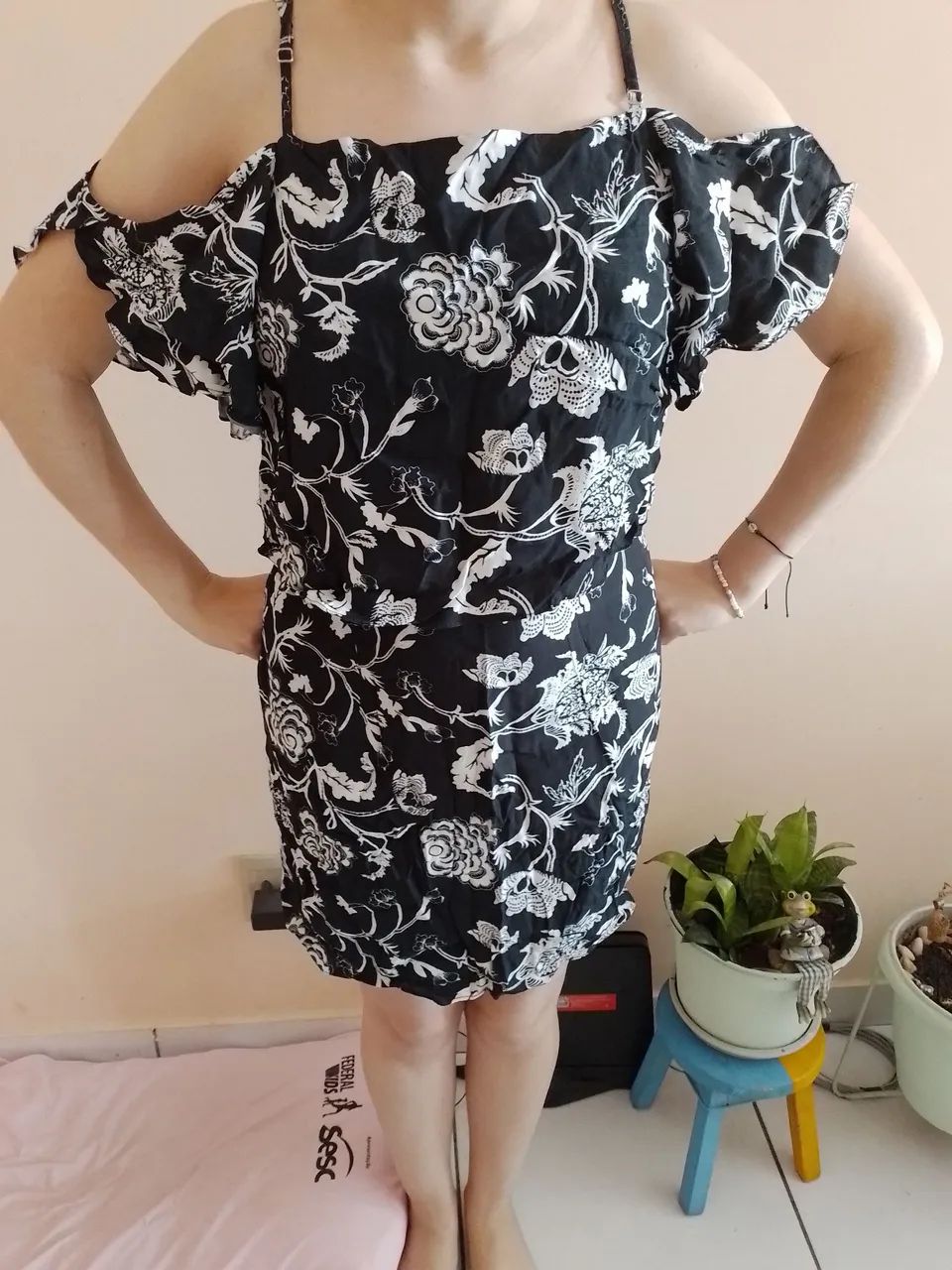 Vestido floral preto e branco . T= M - Foto 2