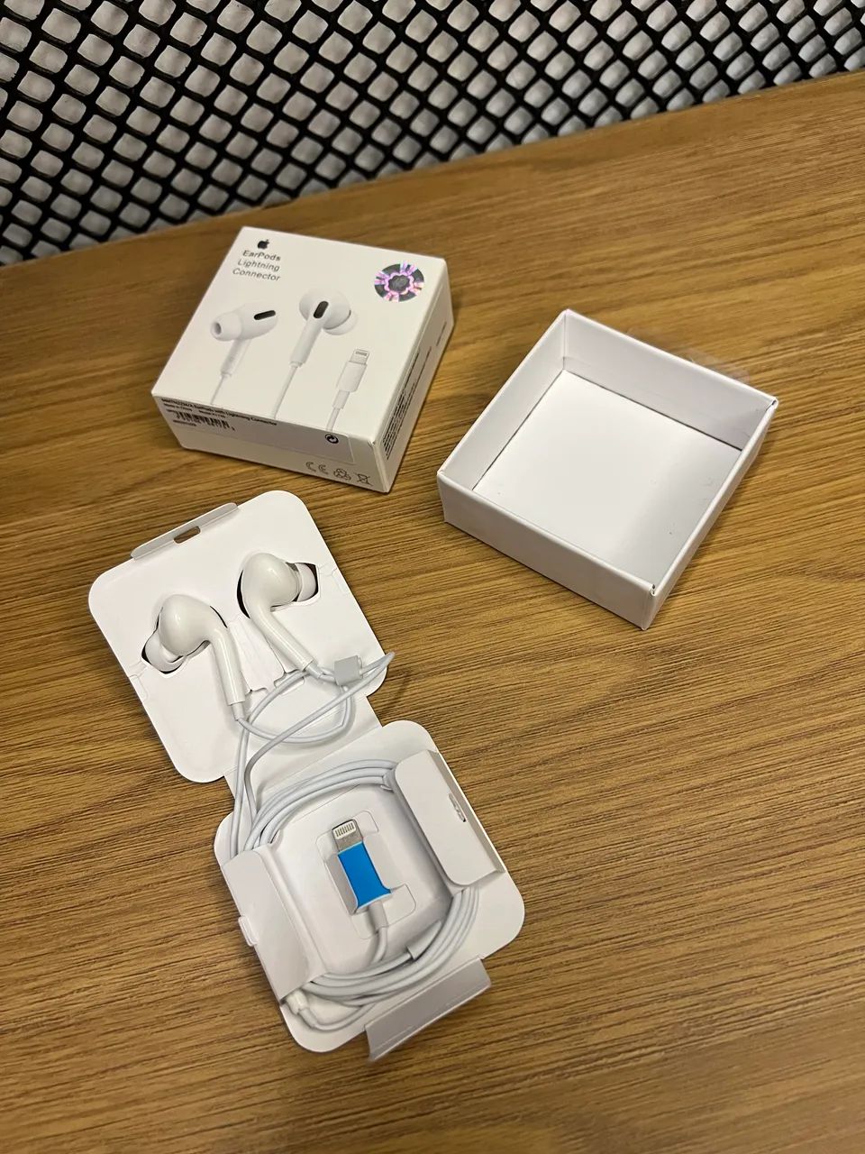 Fone de Ouvido entrada lightning P2 para Iphone e Android Microfone Bluetooth - Foto 5
