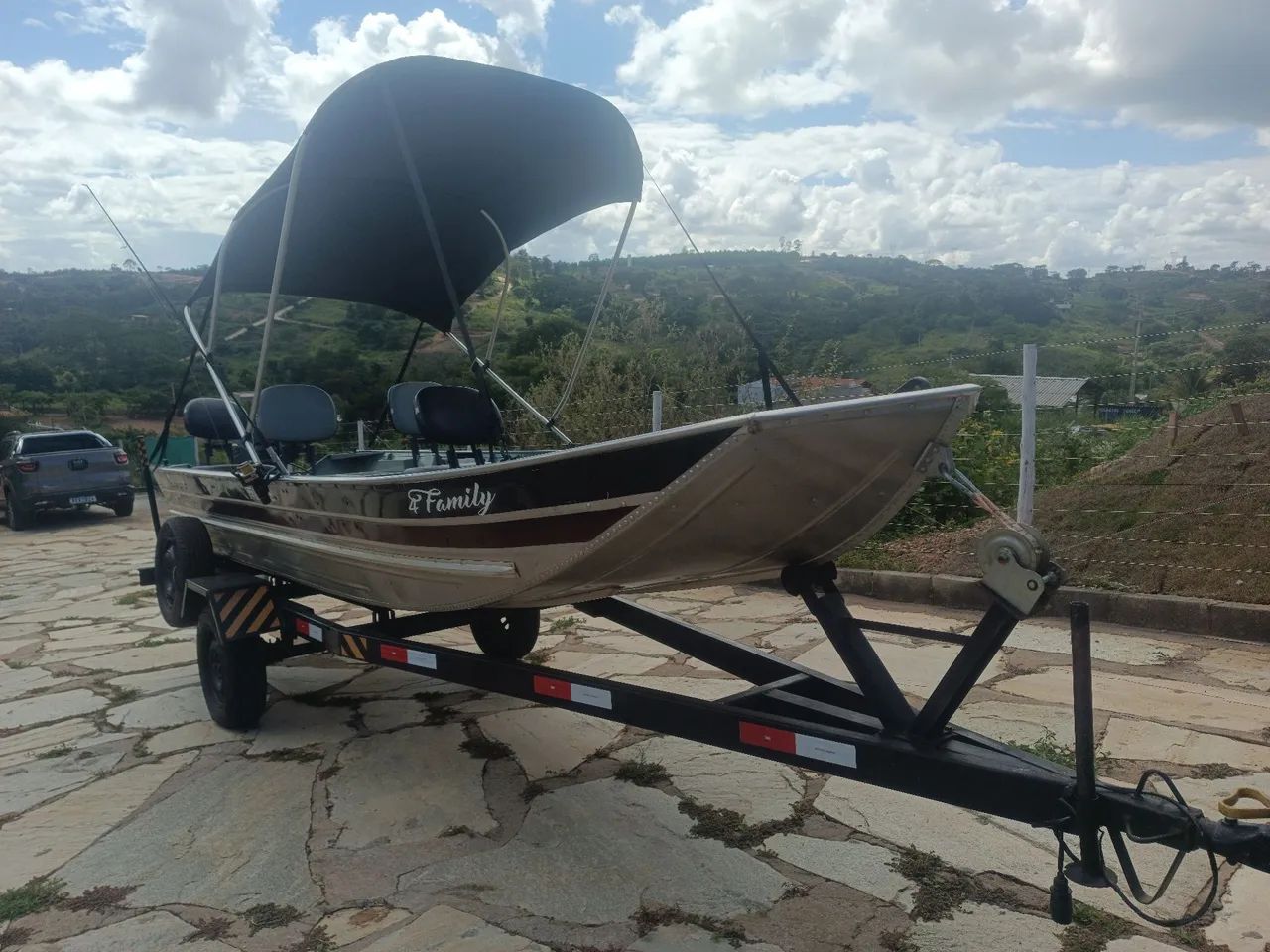 Vendo Conjunto Barco + Motor 15hp + Carretinha 
