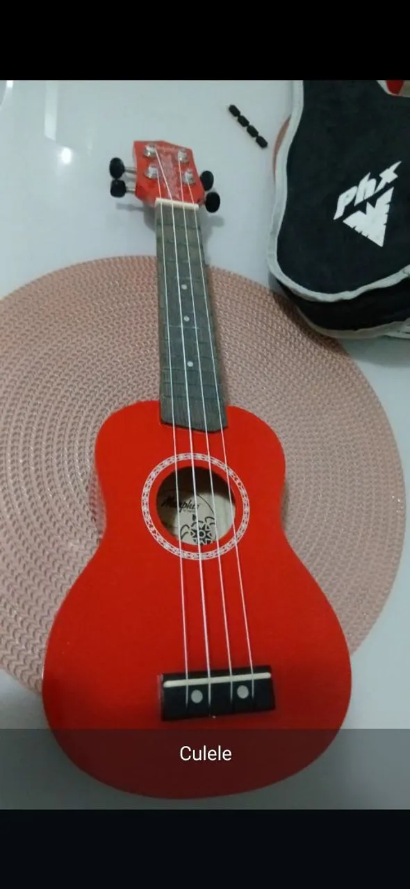 Ukulele Vermelho