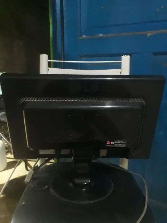 2 monitores para conserto ou retirada de peças  - Foto 3