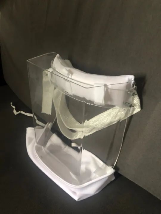 Máscara de acrílico de proteção hospitalar