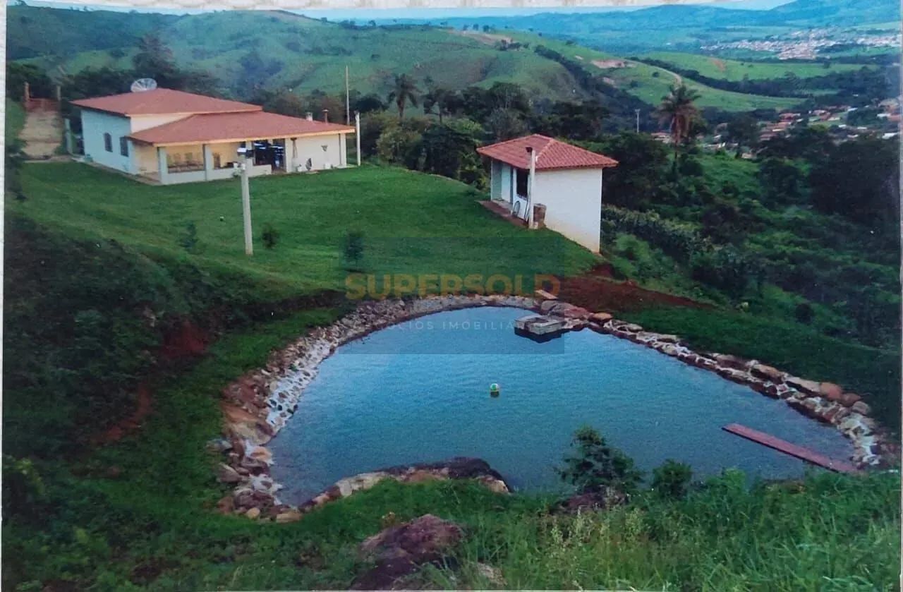 Sítio Terreno 1 alqueires (24,200 m²) Área construída Casa 70 m², Casa Caseiro 60 m² e 1 c