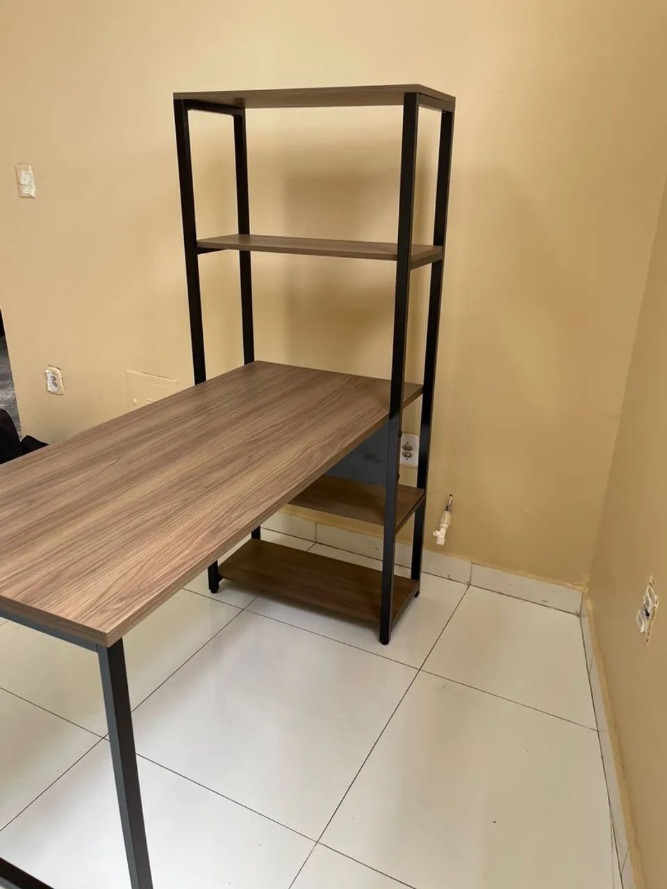 MESA COM ESTANTE - MÓVEIS PARA ESCRITÓRIO  - Foto 3