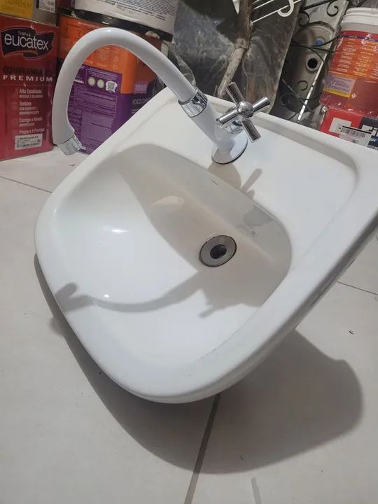 Cuba para banheiro com torneira