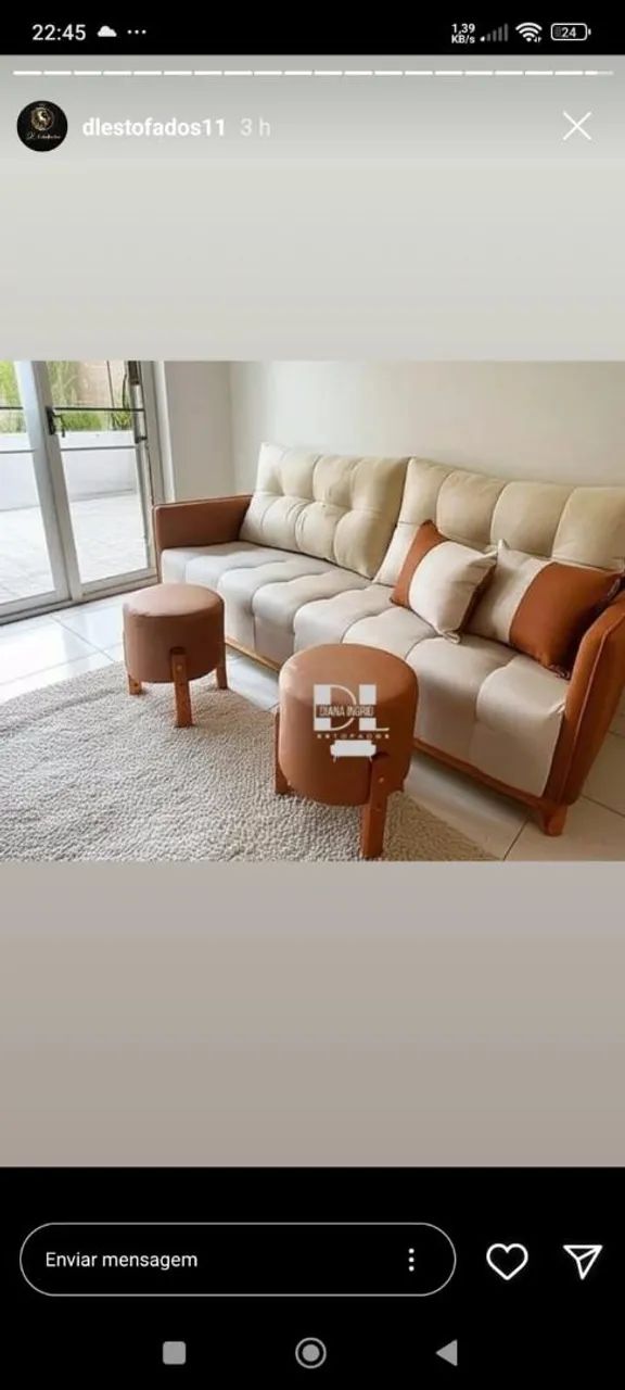 Sofá moderno com puffs