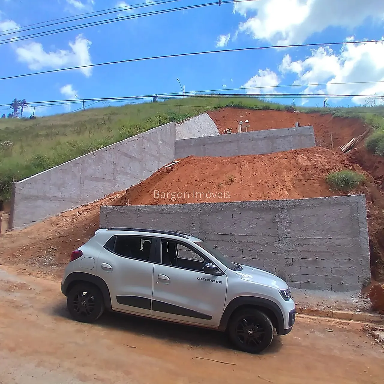 Terreno com 600 metros quadrados a venda no Condomínio Serro Real em Juiz de Fora