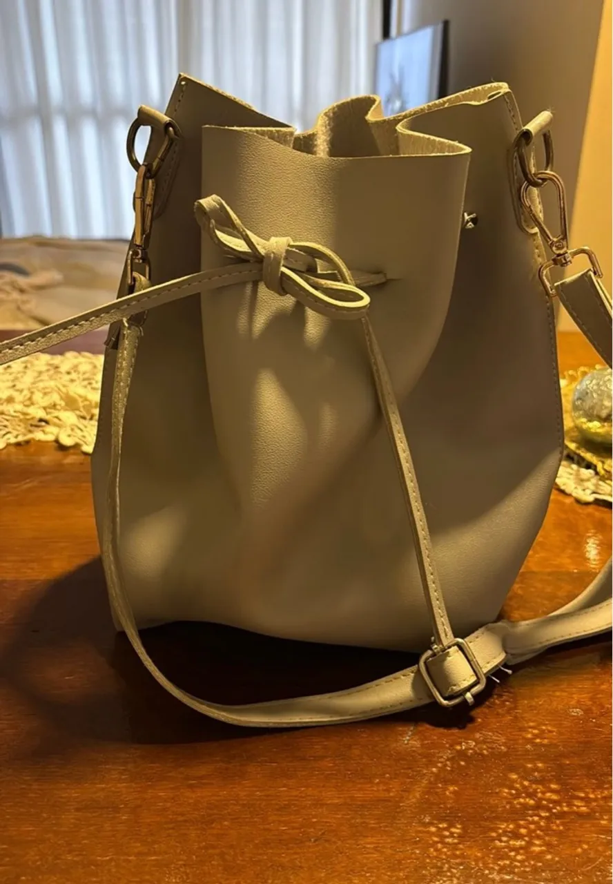 Bolsa saco de ombro cinza