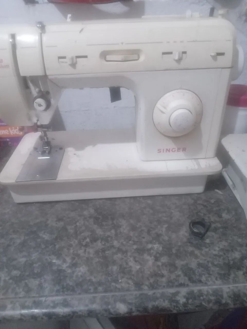 Máquina de Costura Singer