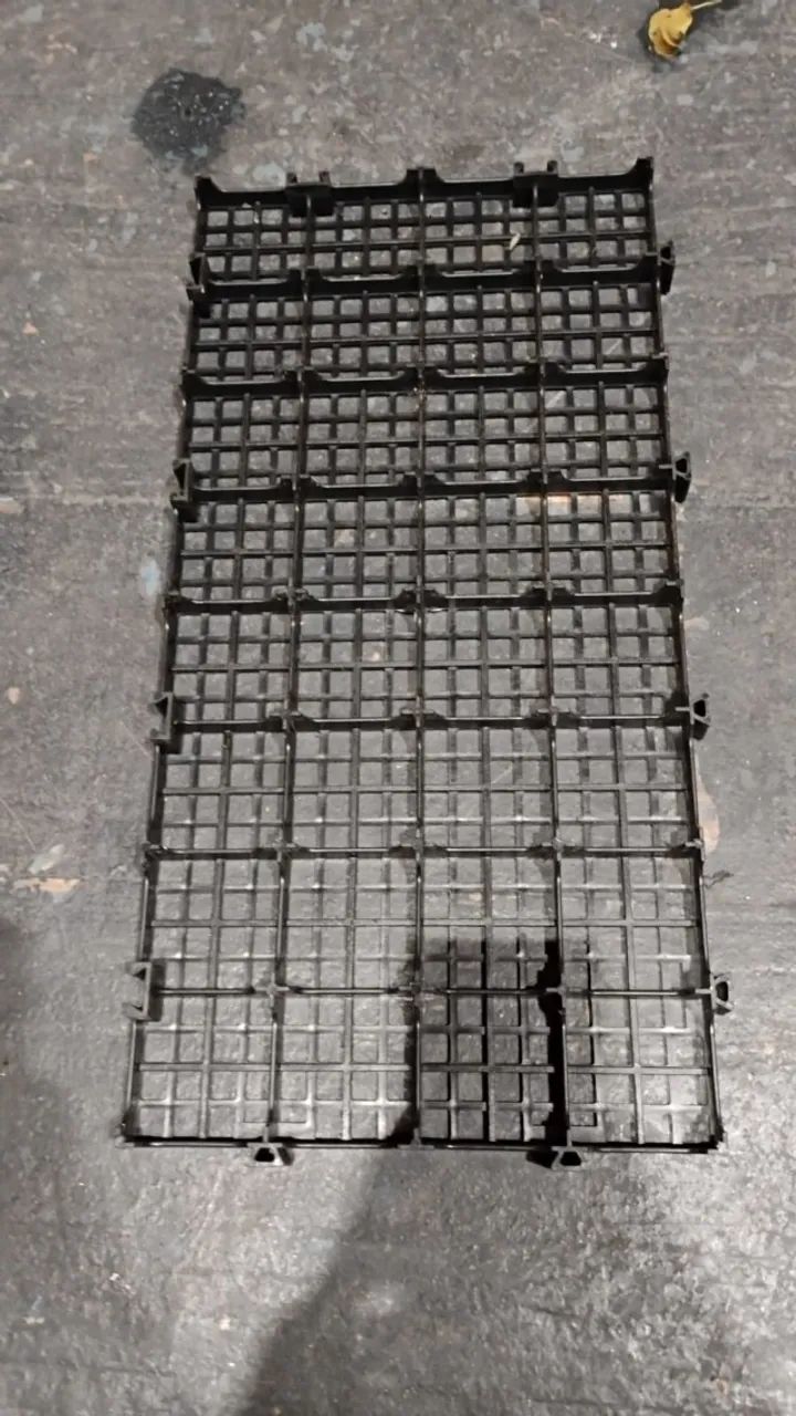 Pallet estrado plastico preto  20x40cm total 47 peças,ótimo  estado  - Foto 3