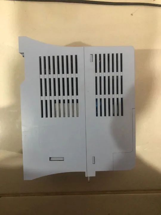 Inversor de Frequência CFW 500 marca Weg na caixa 