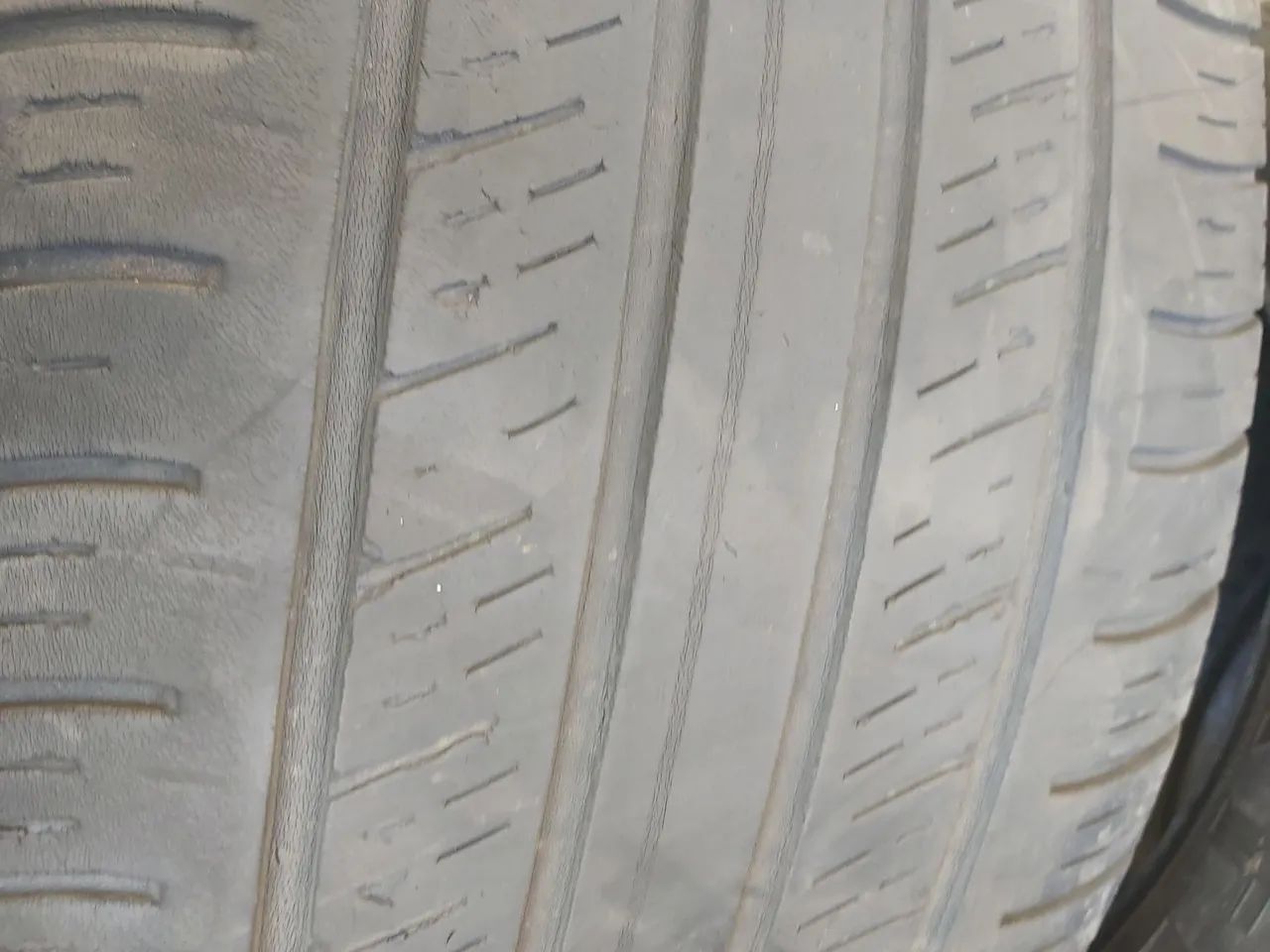 Vendo par de pneus aro 19