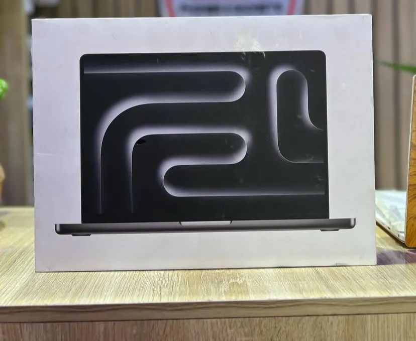 MacBook Pro 14" Apple M3 Pro Chip - 18GB RAM e 512GB SSD