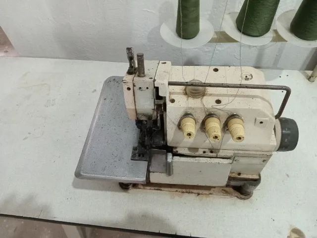 Máquina Overloque Industrial usada
