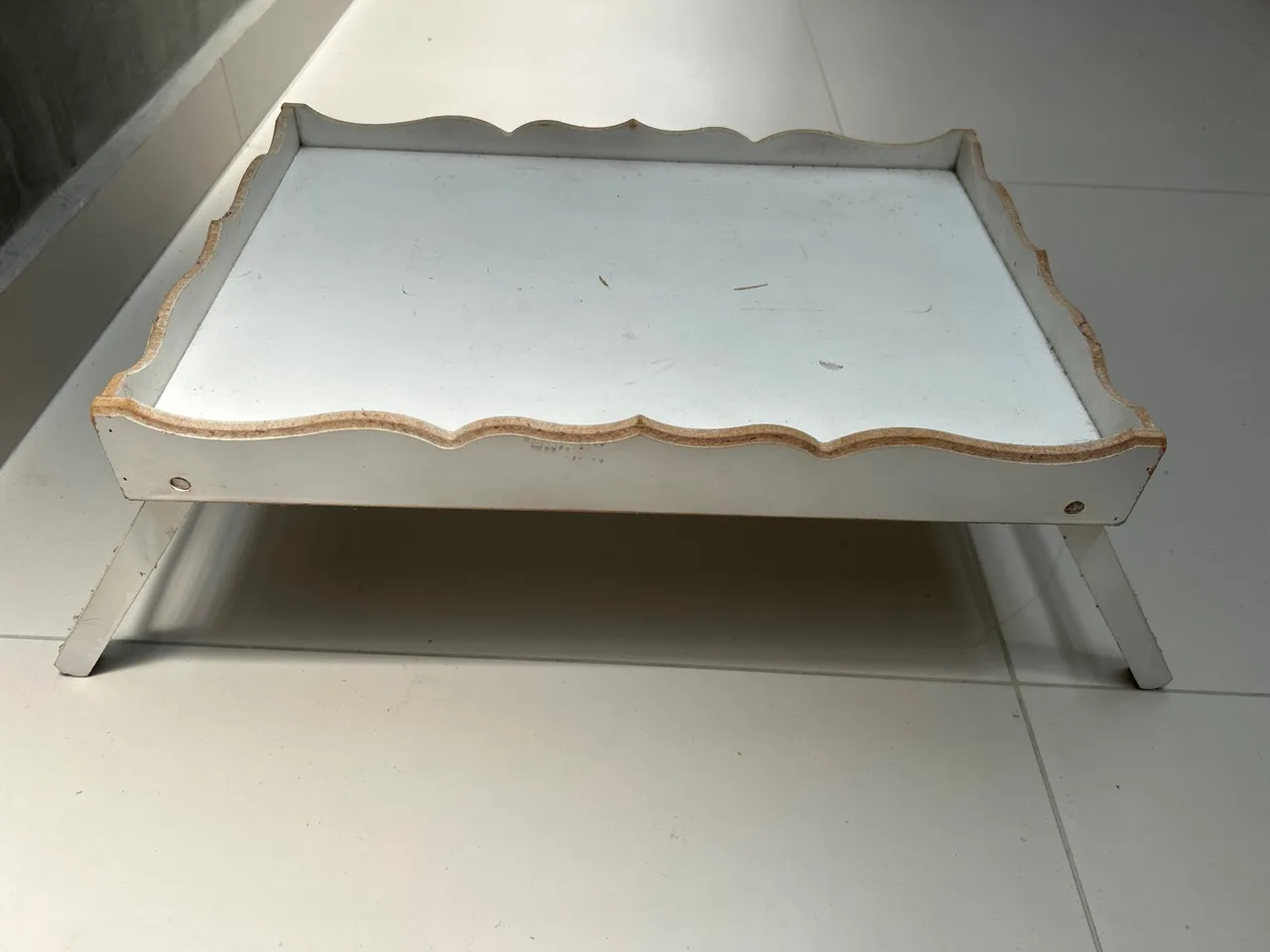 mesinha de café da manhã na cama