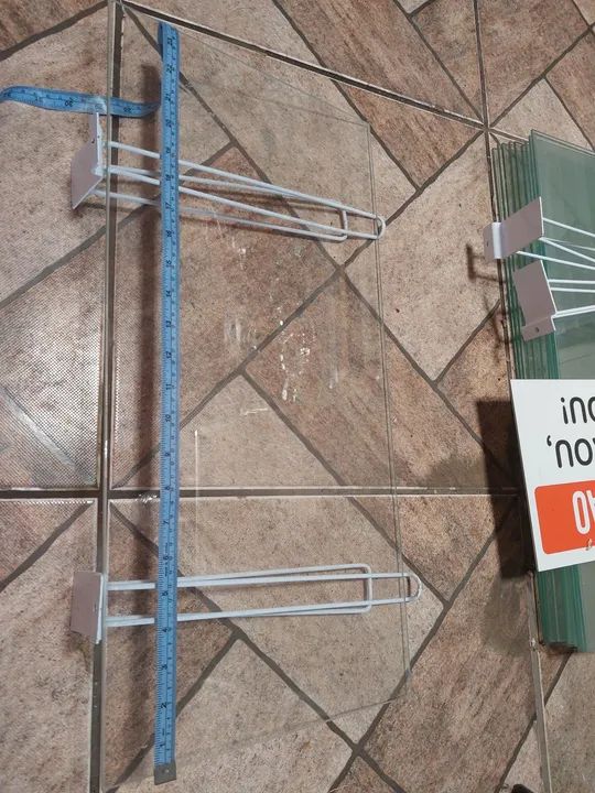 Ganchos com os vidros para painel