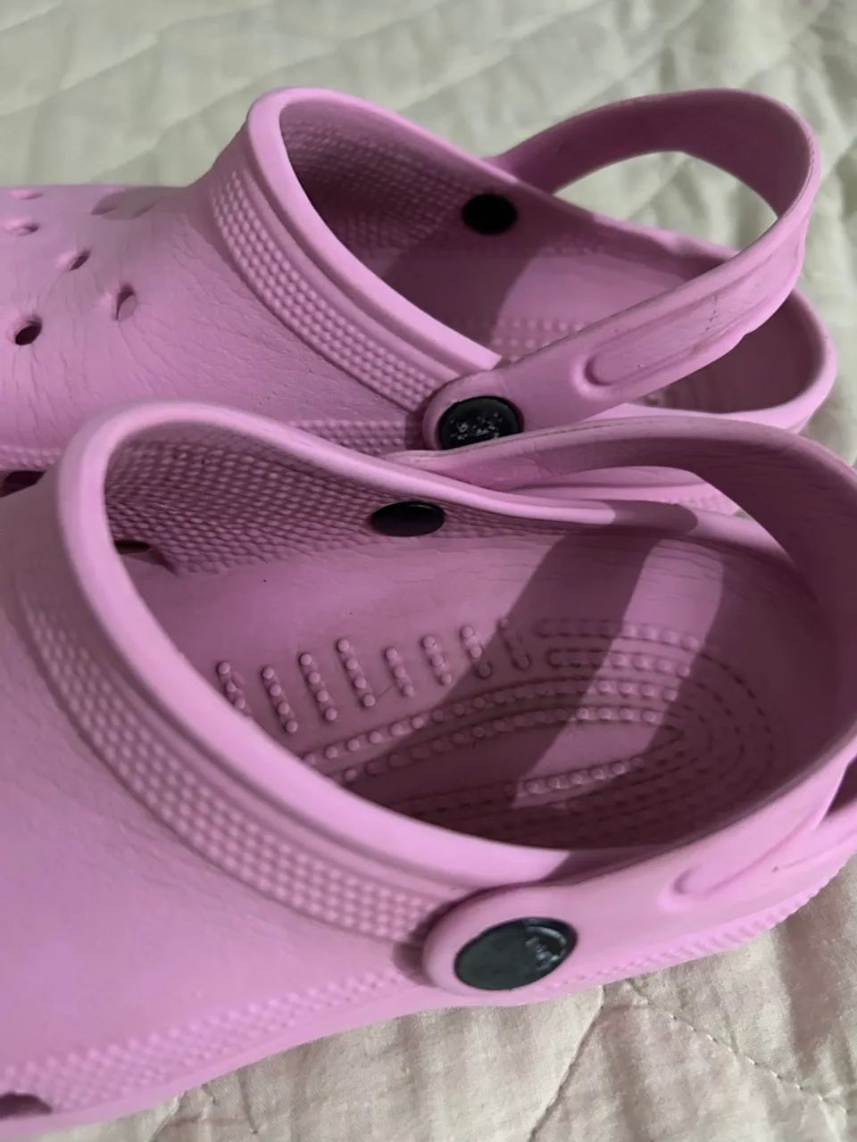 Crocs Infantil Rosa calça 32-34 - Foto 3