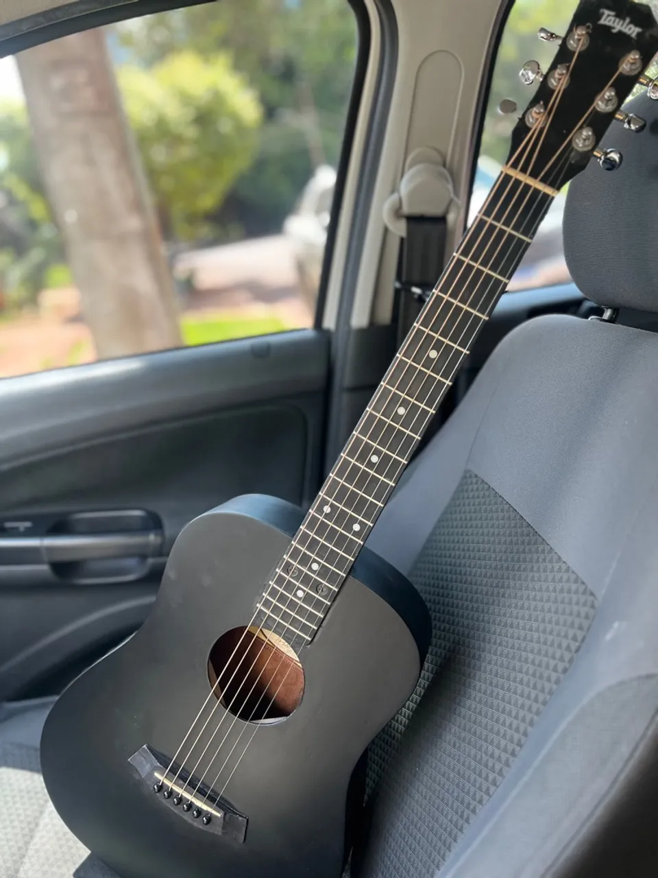 Violão Taylor Black elétrico