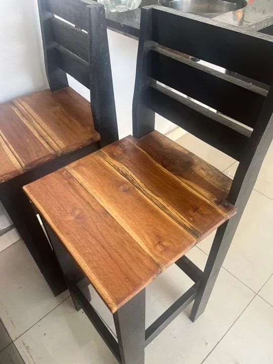 Banquetas em Madeira Maciça