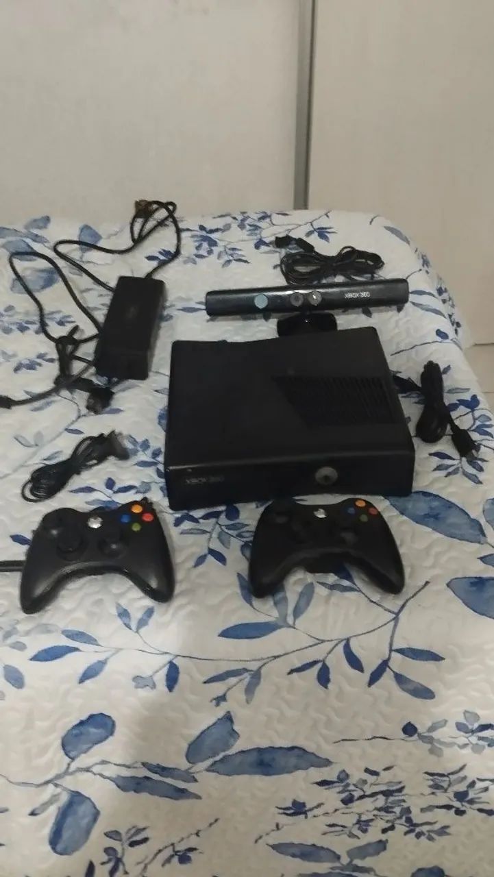 Xbox 360 destravado com 2 controles, Kinect e 70 jogos 