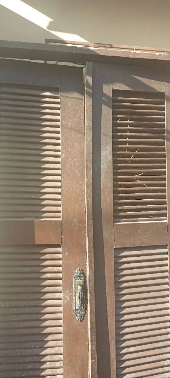 Porta de madeira maciça 