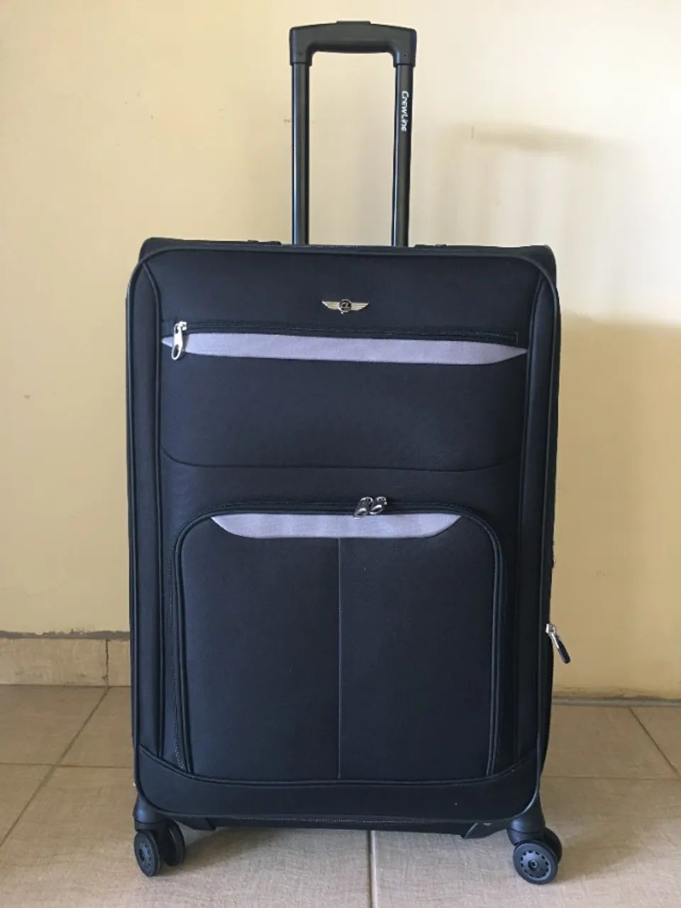 Mala de viagem, preta, marca CrewLine 