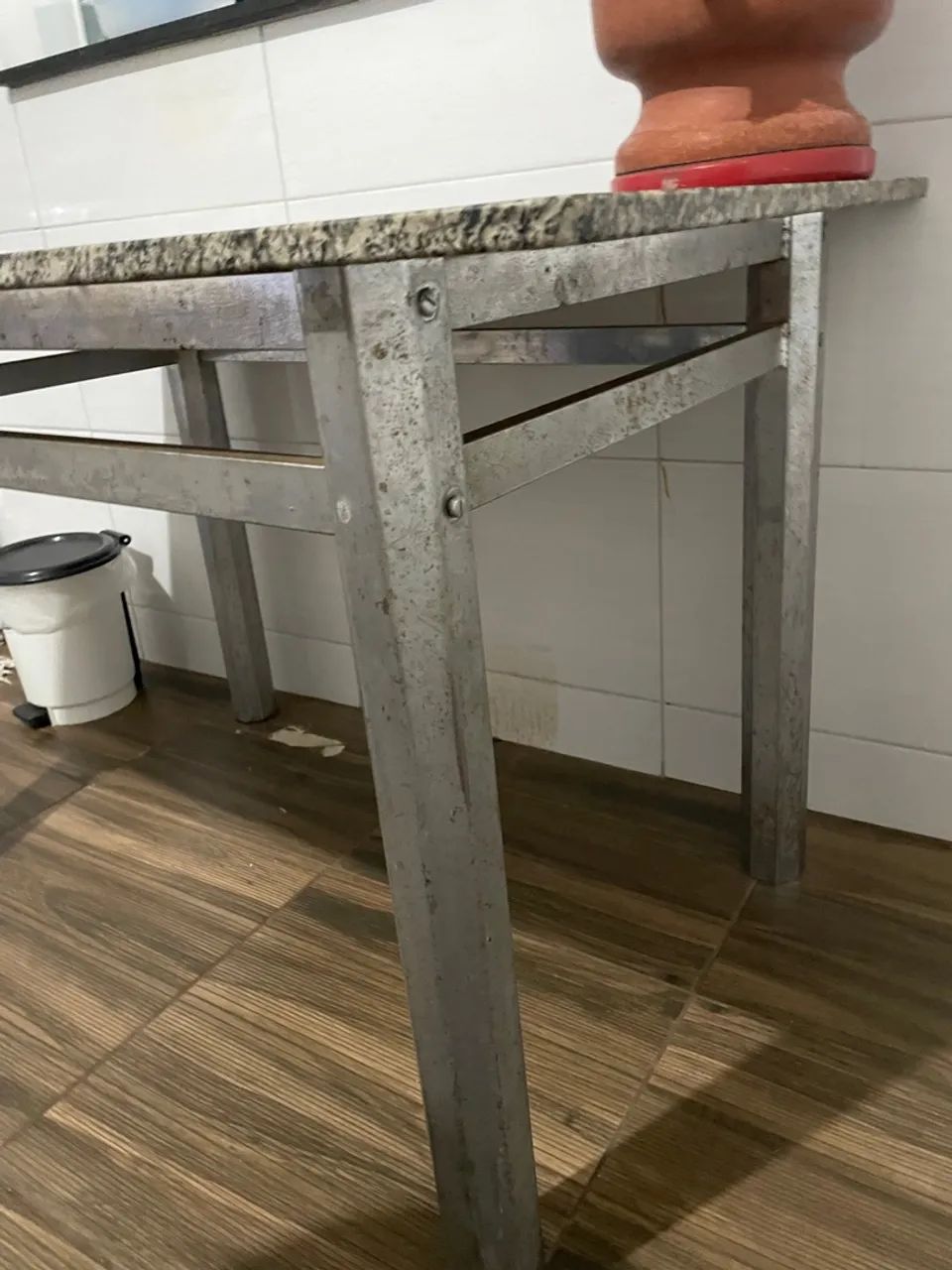 Mesa de granito com base de ferro para 6 cadeiras - Foto 4