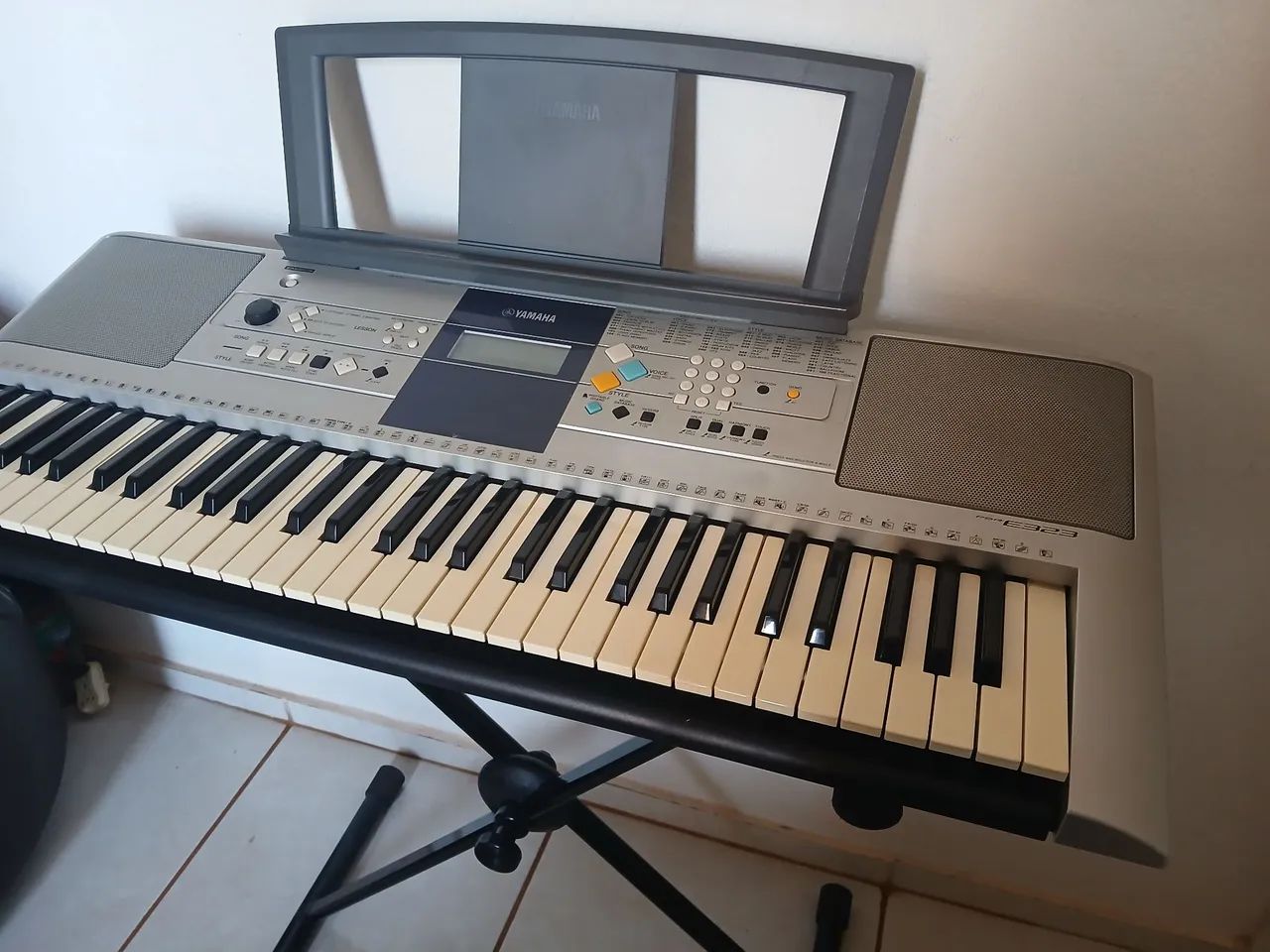 Teclado Yamaha PSR-E323 - Foto 4
