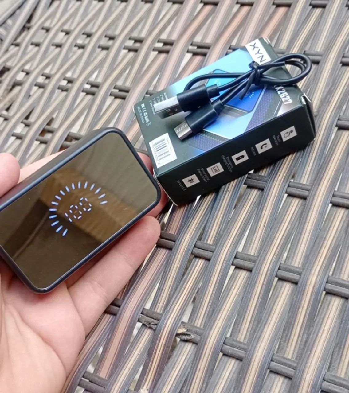Fone de Ouvido Bluetooth S20 TWS - Visor LED e Carrega Celular