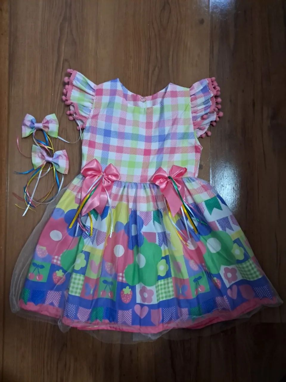 Vestido infantil xadrez com tule