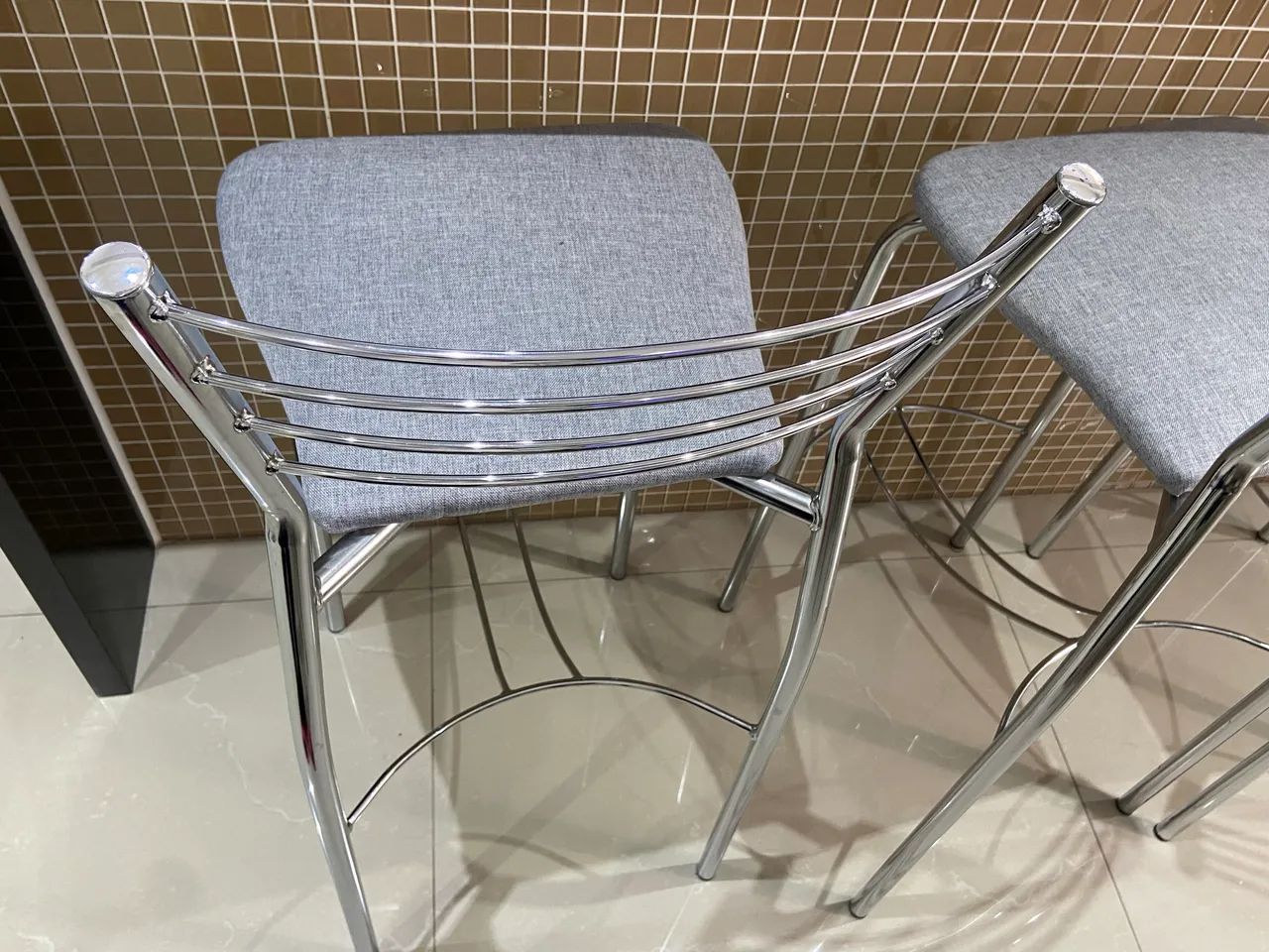 Conjunto 3 bancos para balcão  - Foto 2