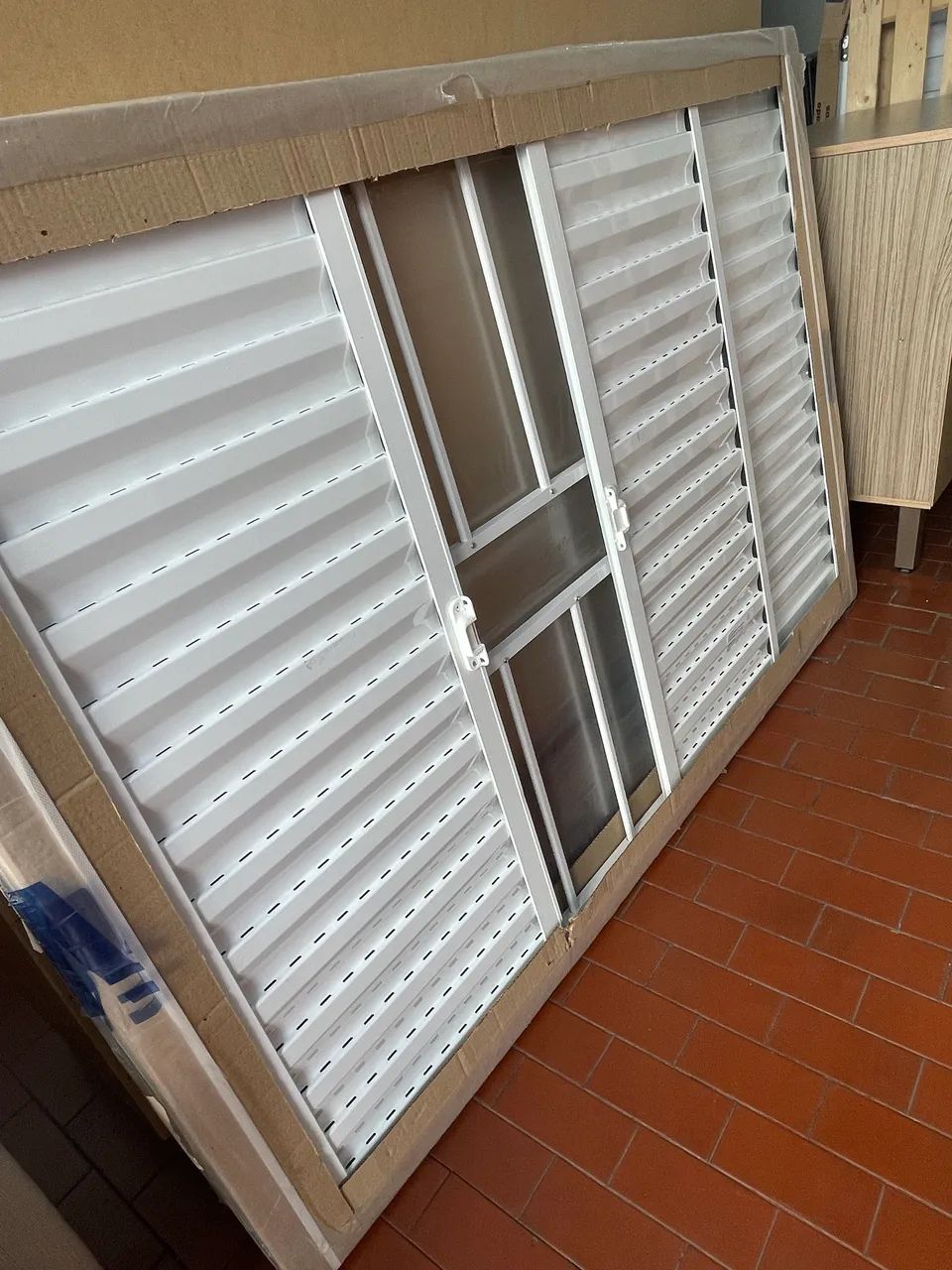 Janela de Alumínio Veneziana 4 Folhas Grade Soft Plus MGM - Foto 2