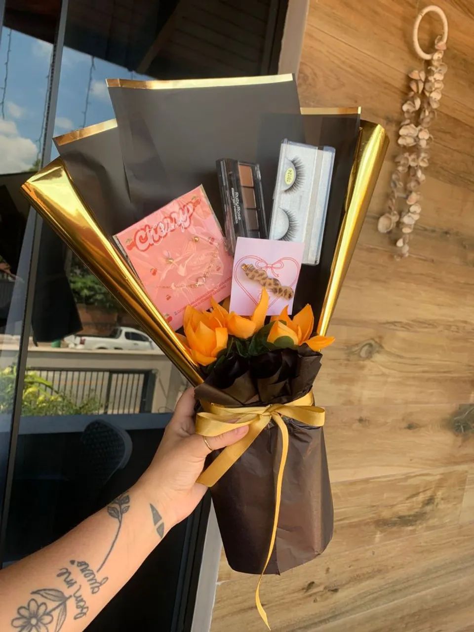 #2 BUQUÊ DE MAQUIAGEM PRESENTEAVEL  - Foto 3