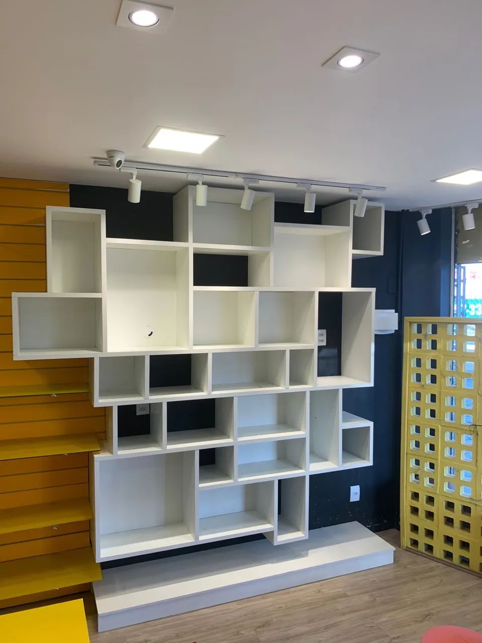 Selling a complete, nearly new store setup!
