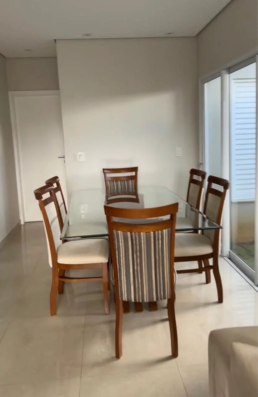 Vendo Mesa com Tampo de Vidro e 6 Cadeiras Estofadas - Foto 2
