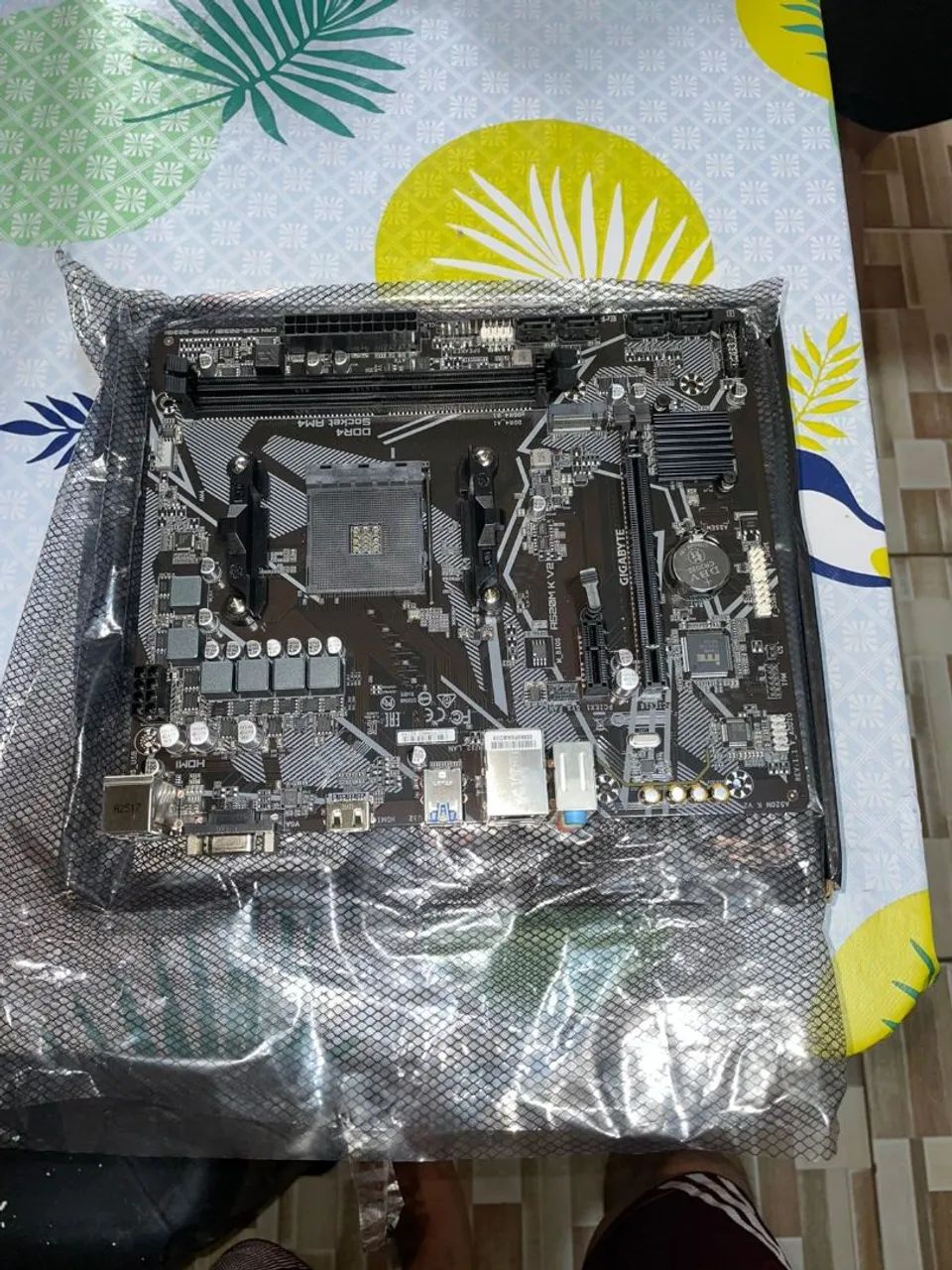 Placa Mãe Gigabyte A520M K V2 (AM4/2xDDR4/HDMI/D-Sub/M.2/USB 3.2) - Foto 4