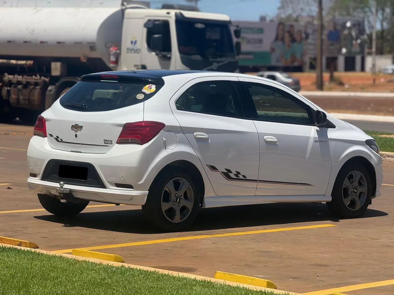 Chevrolet Onix Hatch Effect 1.4 8V Flex Mec. 4P 2018 - Foto 3