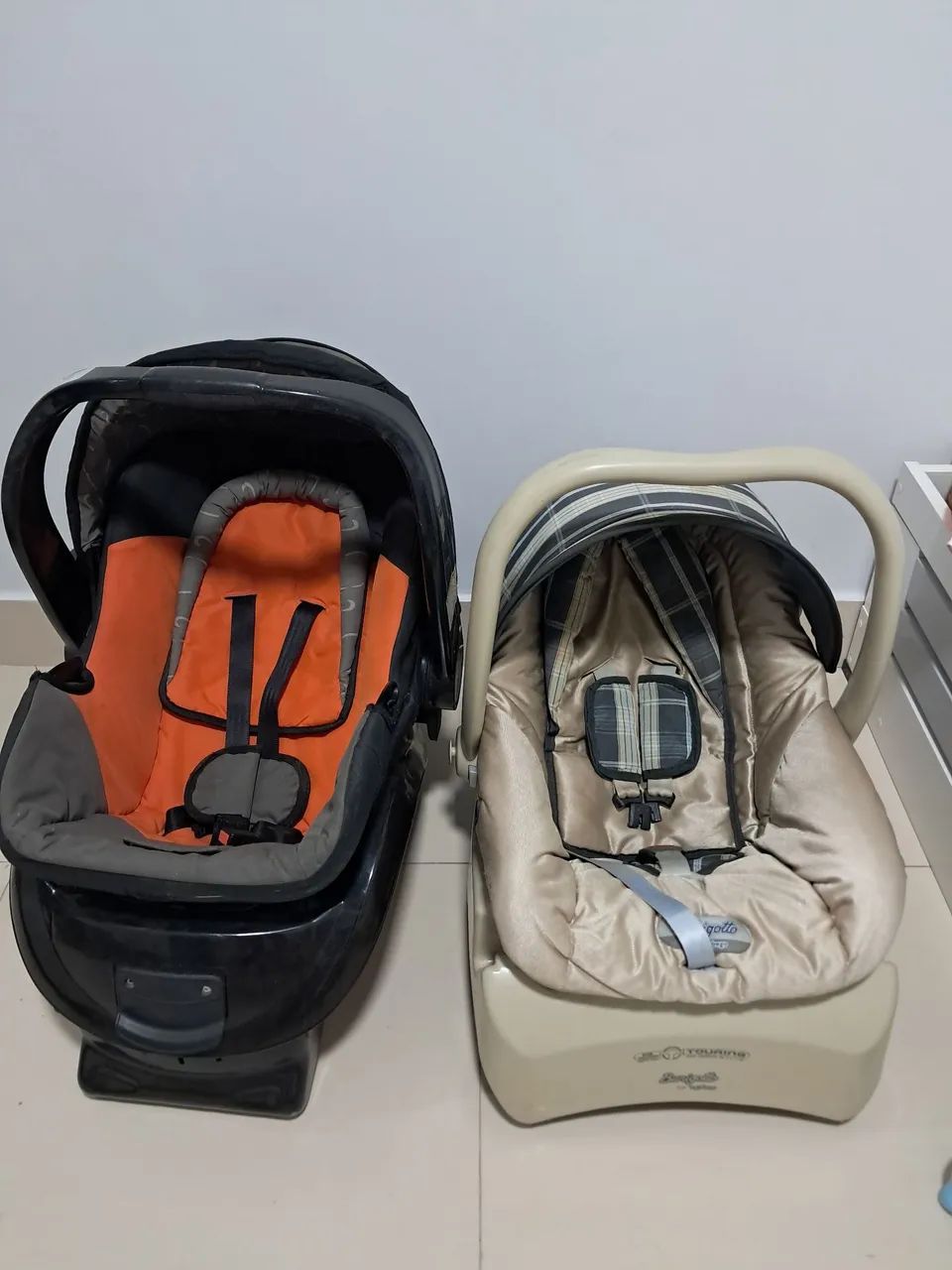 Cadeirinha e bebê conforto 
