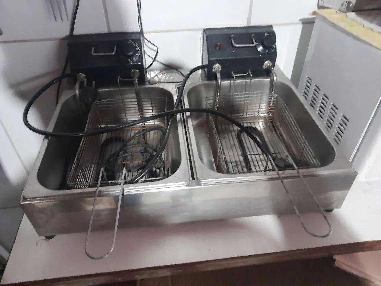 Fritadeira elétrica em bom estado 